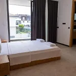 Sueper Lueks Havuzlu Merkezde * Çeşme