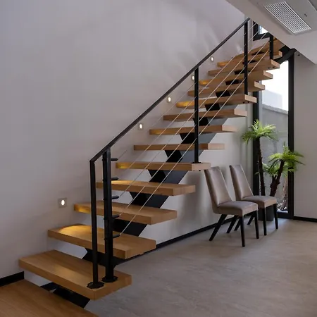 Sueper Lueks Havuzlu Merkezde Villa Çeşme