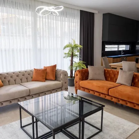 Sueper Lueks Havuzlu Merkezde Villa