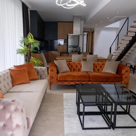 Süper Lüks Havuzlu Merkezde * Çeşme