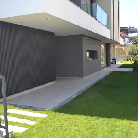 Süper Lüks Havuzlu Merkezde Villa Çeşme