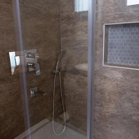 Süper Lüks Havuzlu Merkezde Villa *