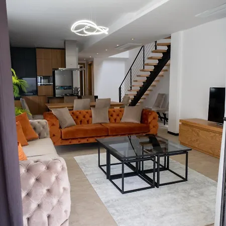 Süper Lüks Havuzlu Merkezde * Çeşme