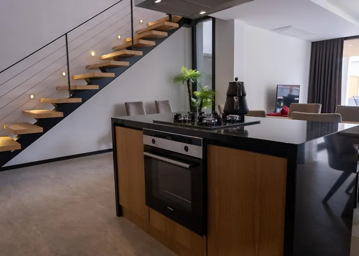 Sueper Lueks Havuzlu Merkezde Villa *