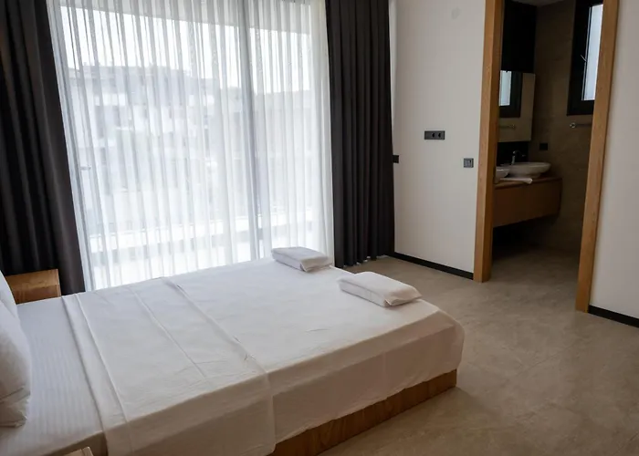 Sueper Lueks Havuzlu Merkezde Villa *